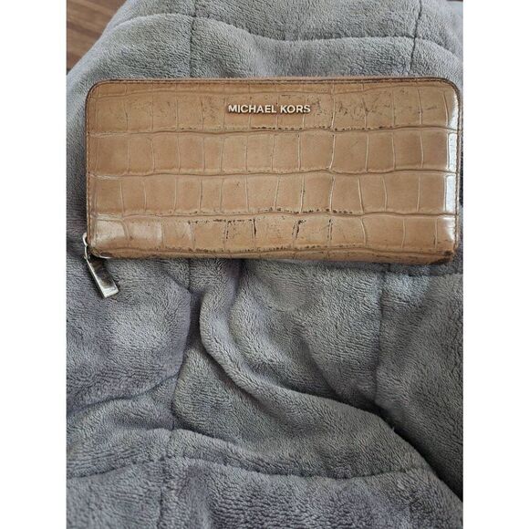 Michael Kors Jet Set Travel Large Continental Wristlet (Camel). - Picture 1 of 13